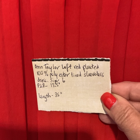 Pleated front Ann Taylor Loft red sleeveless dress. Size 6. VGUC. - Picture 8 of 8